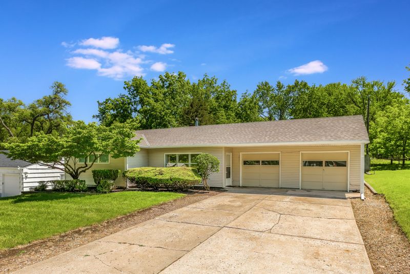 10007 E 68th Ter, Raytown, MO, photo 2 of 10, a home sold by Carol Tran Reynolds