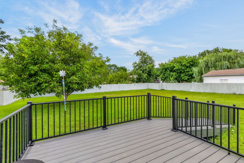 10512 N Oak Trafficway, Kansas City, MO, photo 4 of 10, a home sold by Carol Tran Reynolds