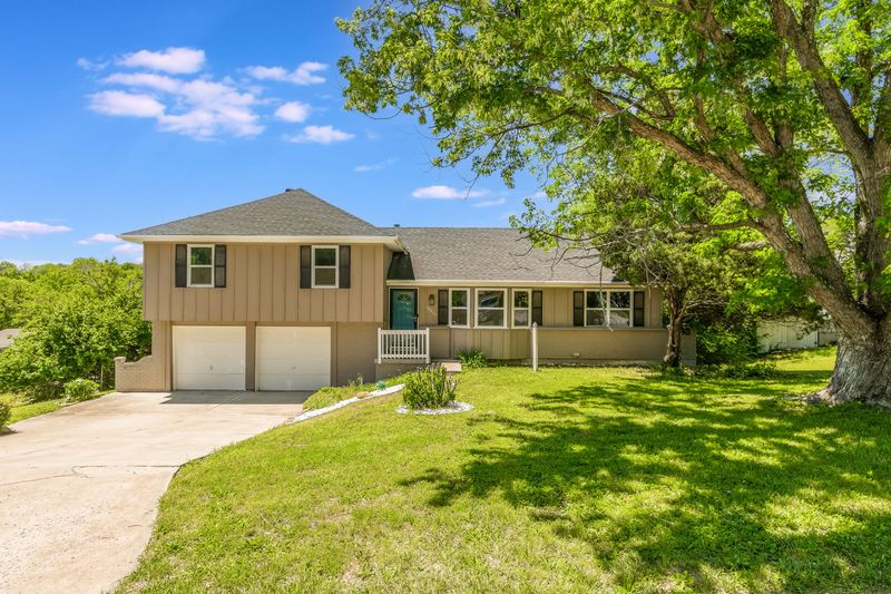 Front exterior of 10908 Indiana Ave, Kansas City, MO, a home sold by Carol Tran Reynolds