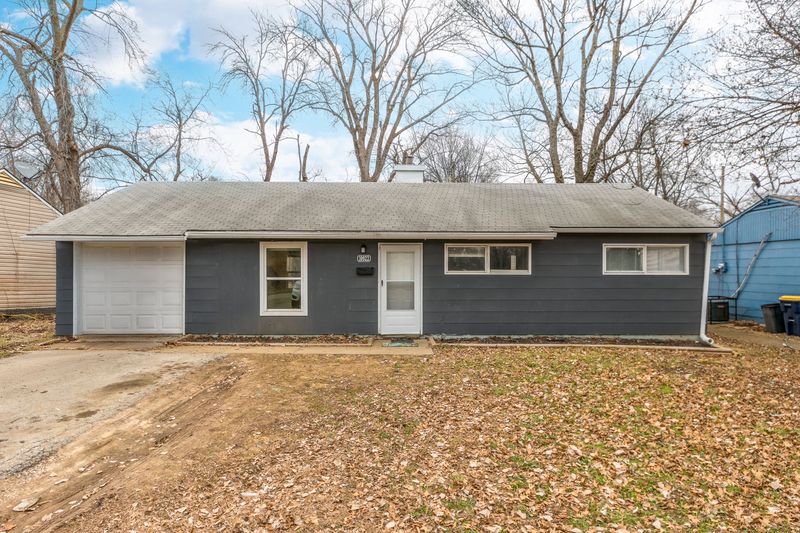 Front exterior of 10923 Bennington Ave, Kansas City, MO, a home sold by Carol Tran Reynolds