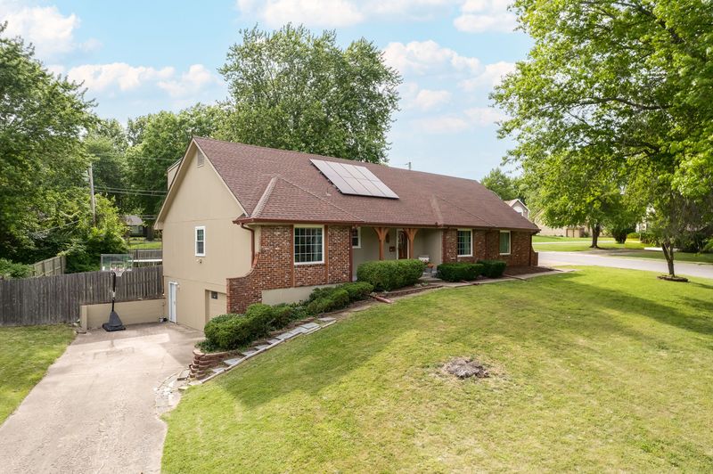 12500 Winchester Ave, Grandview, MO, photo 2 of 10, a home sold by Carol Tran Reynolds