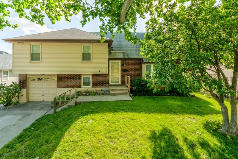 Front exterior of 13400 Park Hills Dr, Grandview, MO, a home sold by Carol Tran Reynolds