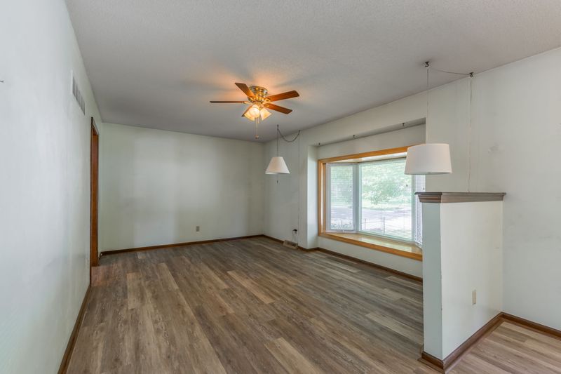 13400 Park Hills Dr, Grandview, MO, photo 3 of 10, a home sold by Carol Tran Reynolds