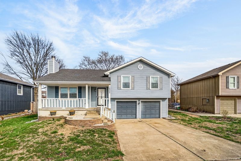 Front exterior of 16205 Speaker Ave, Belton, MO, a home sold by Carol Tran Reynolds