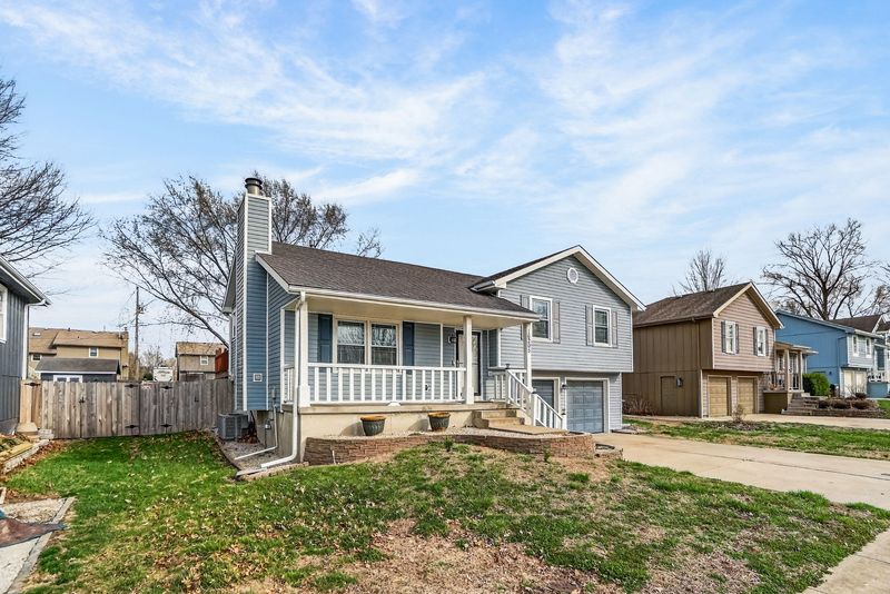 16205 Speaker Ave, Belton, MO, photo 2 of 10, a home sold by Carol Tran Reynolds