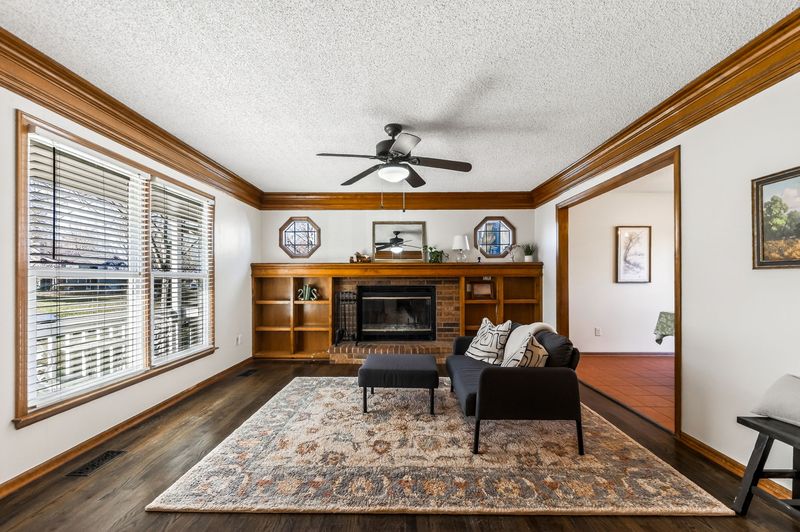 221 SE Bristol Dr, Lee's Summit, MO, photo 5 of 10, a home sold by Carol Tran Reynolds