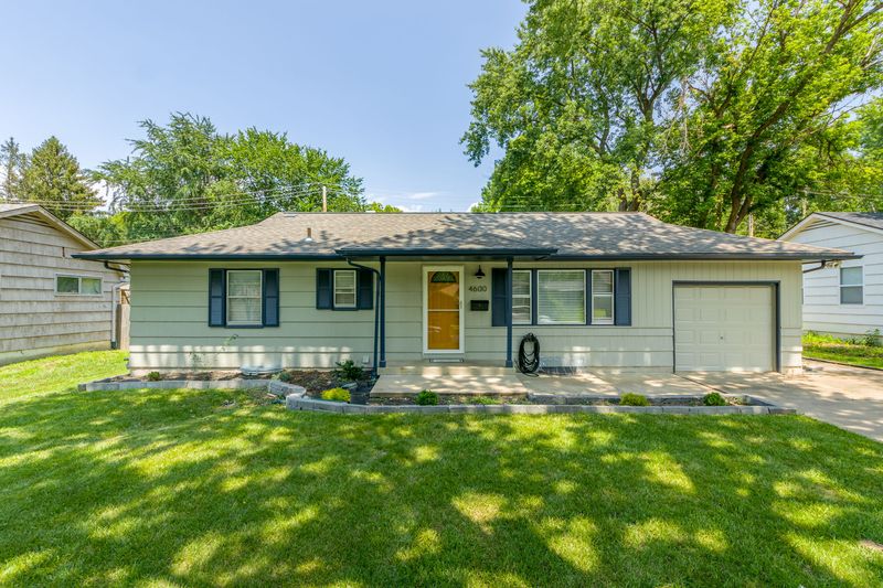 Front exterior of 4600 E 114th Ter, Kansas City, MO, a home sold by Carol Tran Reynolds