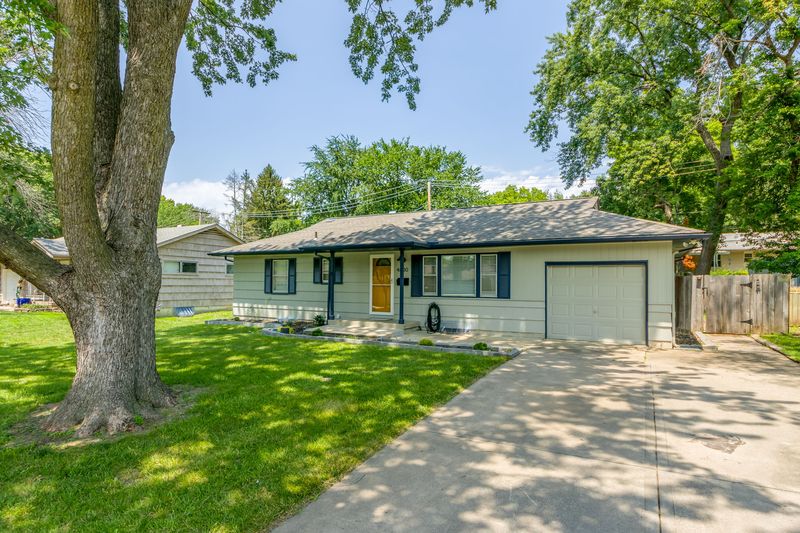 4600 E 114th Ter, Kansas City, MO, photo 2 of 10, a home sold by Carol Tran Reynolds