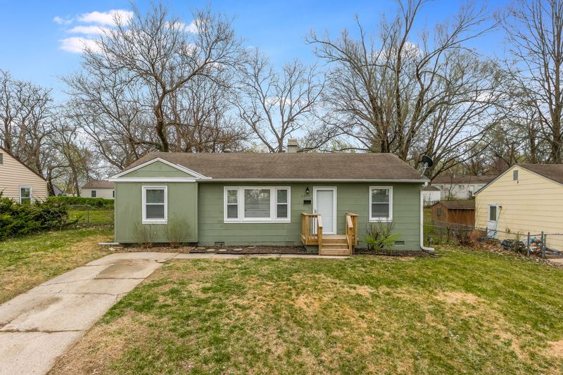 Front exterior of 6303 E 148th Ter, Grandview, MO, a home sold by Carol Tran Reynolds