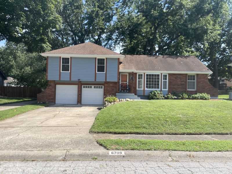 Front exterior at 6613 E 123rd Ter, Grandview, MO, a home sold by Carol Tran Reynolds