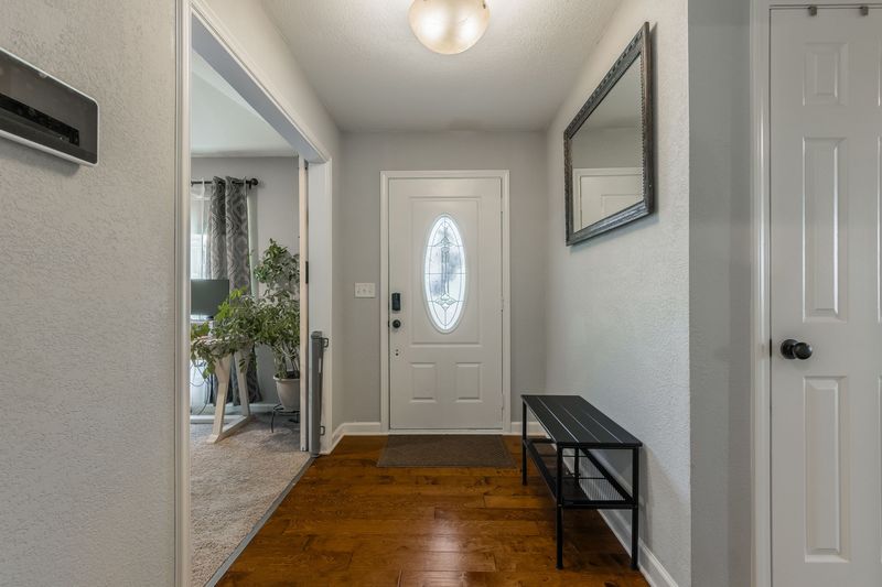 7004 E 143rd St, Grandview, MO, photo 5 of 10, a home sold by Carol Tran Reynolds
