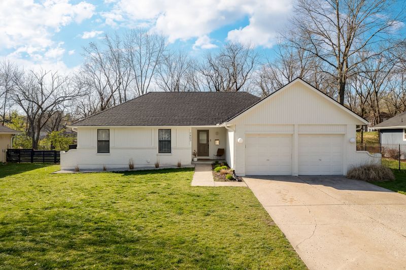 7403 E 129th St, Grandview, MO, photo 2 of 10, a home sold by Carol Tran Reynolds